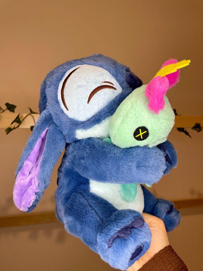 Peluche Disney Stitch avec son doudou souillon - photo numéro 2