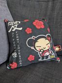 Coussin Pucca Club