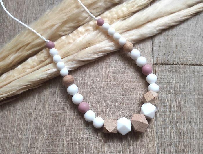 Collier allaitement blanc rose poudré