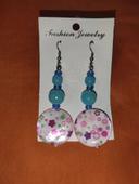 Boucles d'oreilles pendantes nacre et perles en verre