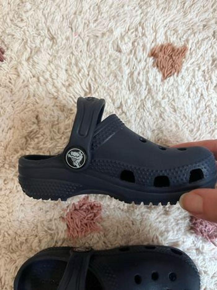 Crocs  bleu marine taille 7 (22/23) - photo numéro 4