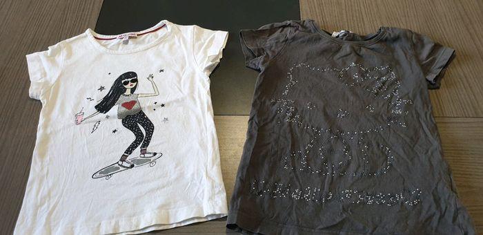 2 tee-shirts manches courtes 5ans - photo numéro 1