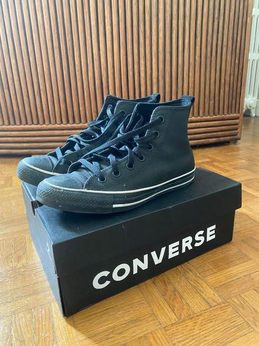 Converse noires - photo numéro 1