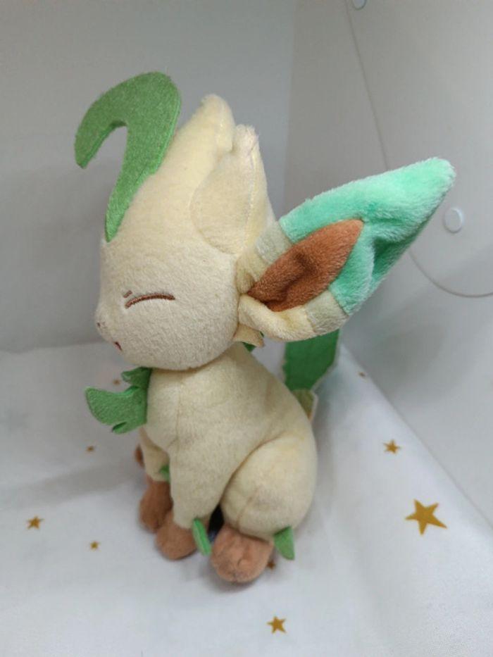 2017 center Poupée peluche doudou pokémon tomy officiel phyllali eevee evoli leafeon évolution - photo numéro 4