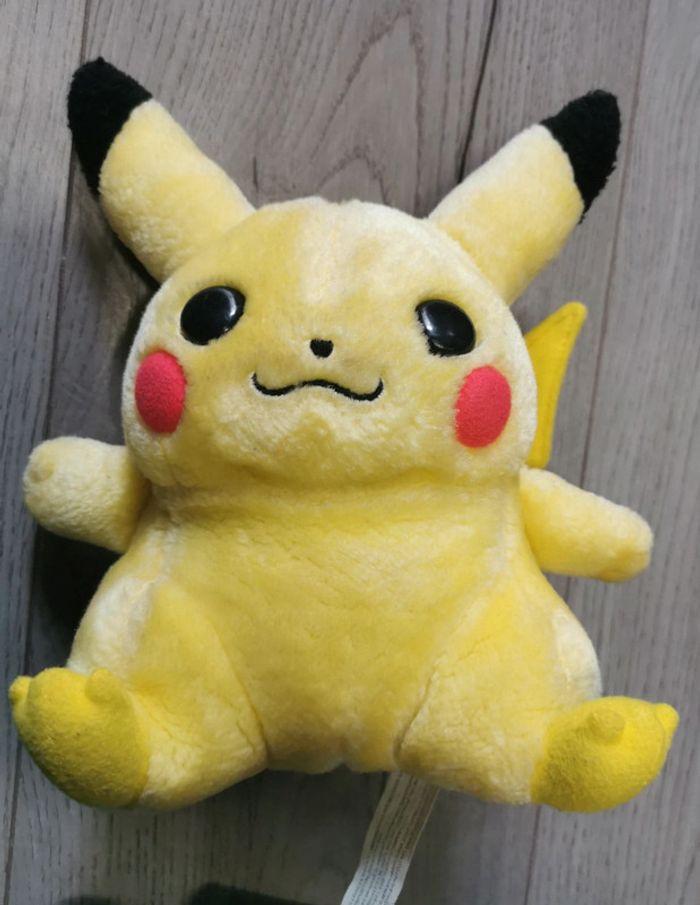 Peluche pokemon Pikachu Nintendo - photo numéro 1