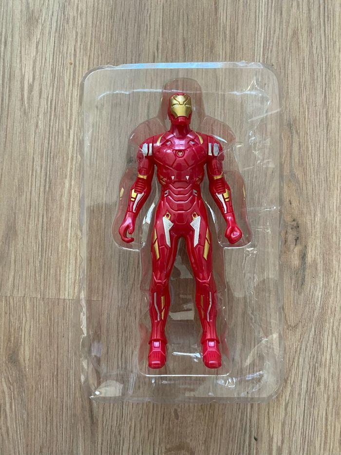 Figurine Marvel Iron Man avec lumière - photo numéro 4