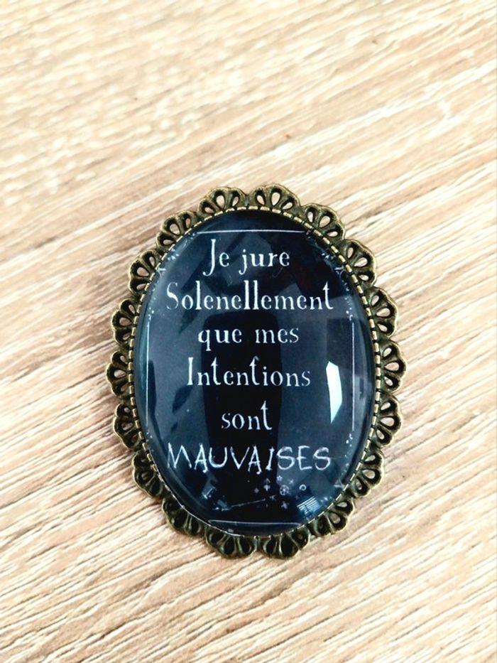 Broche je jure solennellement que mes intentions sont mauvaises