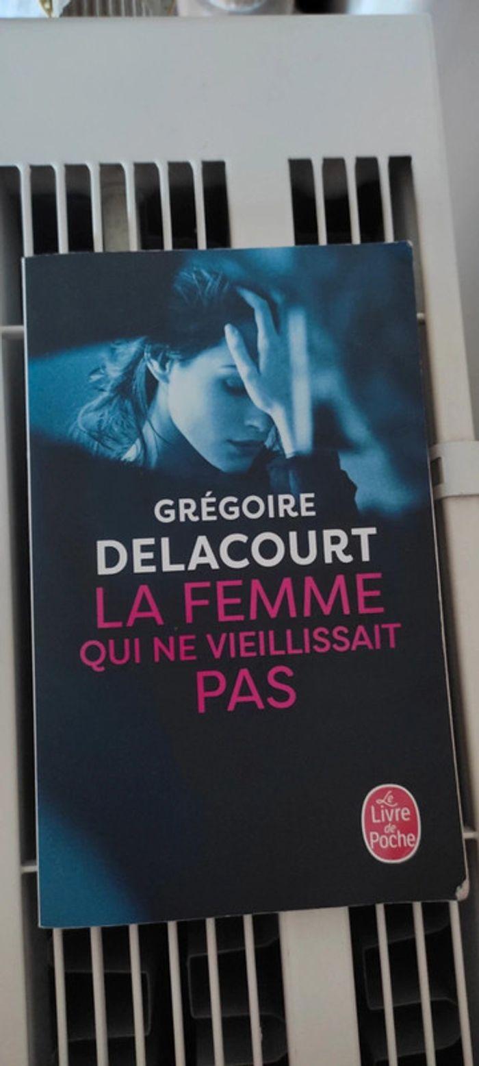 Livre la femme qui ne vieillissait pas - photo numéro 1