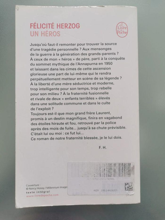 livre « un héros » - photo numéro 2