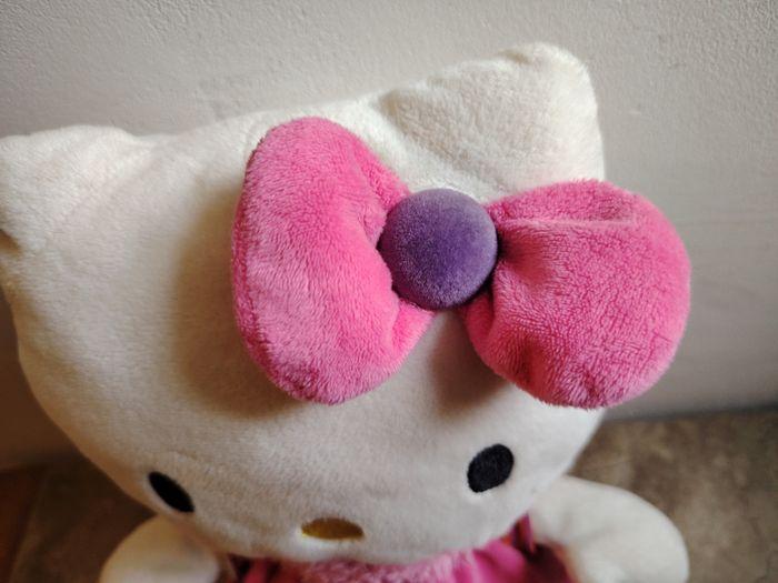 Peluche doudou Hello Kitty Sanrio 33cm - photo numéro 2