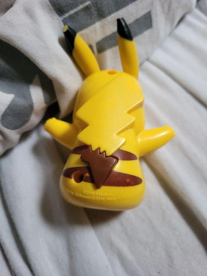 Figurine pikachu - photo numéro 2