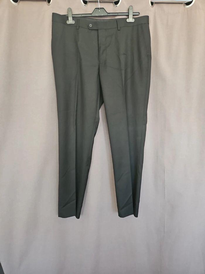 Pantalon de costume très bon état général taille 56 - photo numéro 1