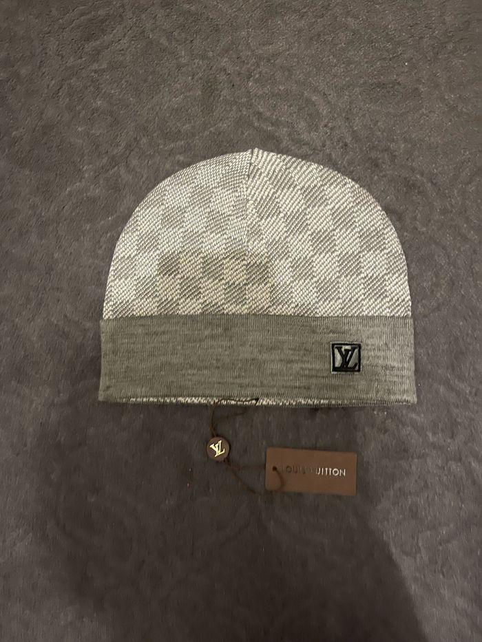 Bonnet Louis Vuitton gris - photo numéro 1