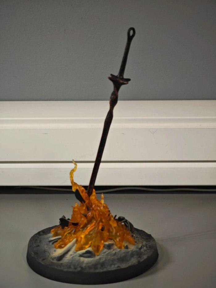 Figurine Dark Souls III : Bonfire Lit/ feu de camp 22cm neuve sans boîte - photo numéro 3