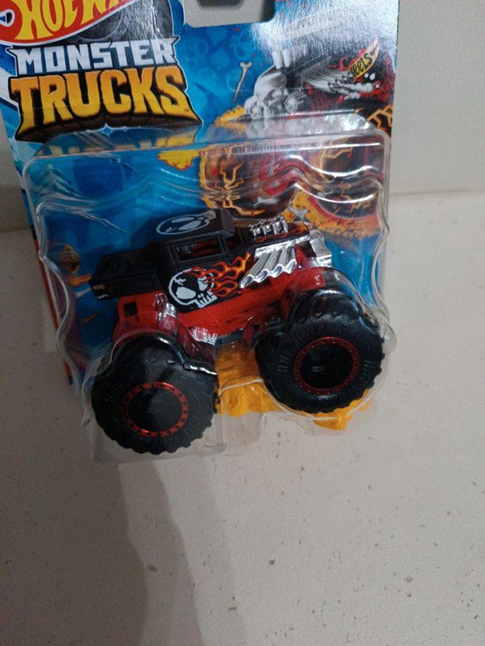 Monster truck hot Wheels neuf 1/64 Bone shaker - photo numéro 2