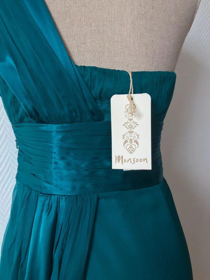 Superbe robe du soir en drapée de soie vert émeraude | prix boutique Dubaï Mall 369$ - photo numéro 11