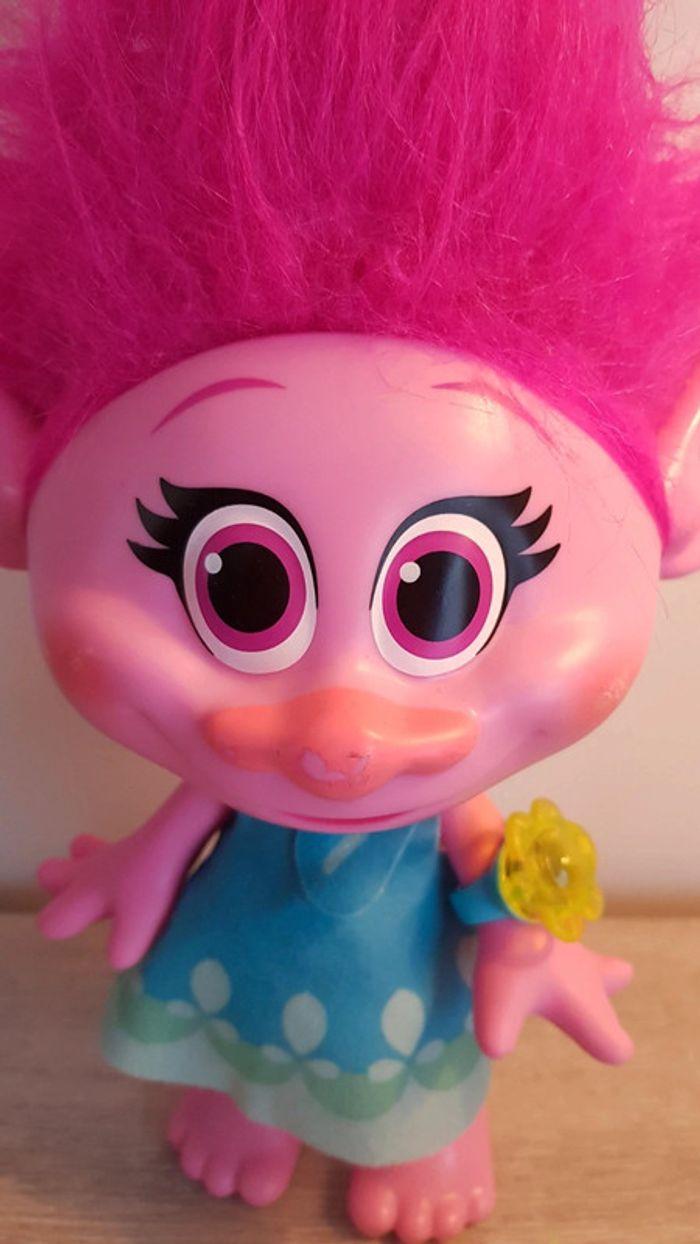 Poupée poppy trolls interactive - photo numéro 2