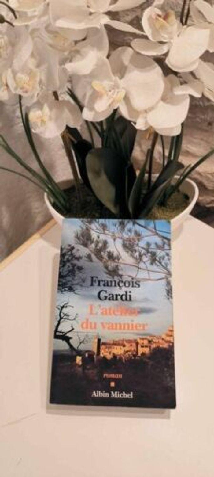 Livre L'atelier Du Vannier - Gardi François en tres bon etat