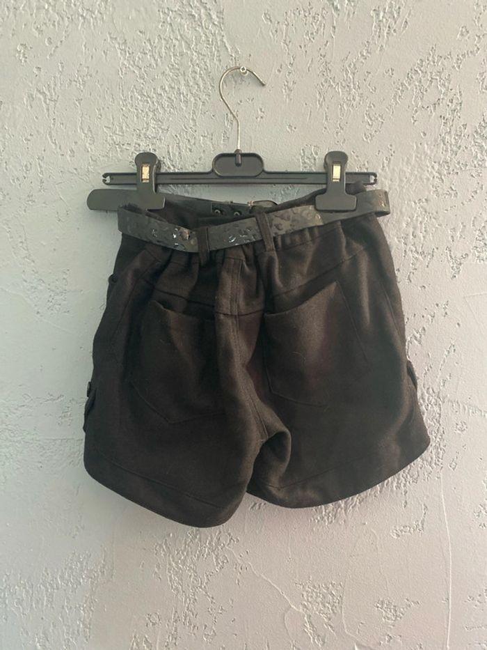 Joli short court noir avec ceinture neuf 14 ans Gamino - photo numéro 4