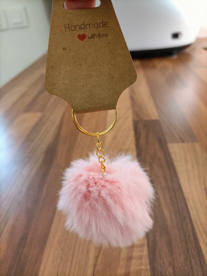 Porte clé pompom rose - photo numéro 2