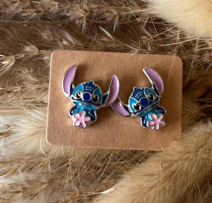 Paires de boucles d’oreilles stitch