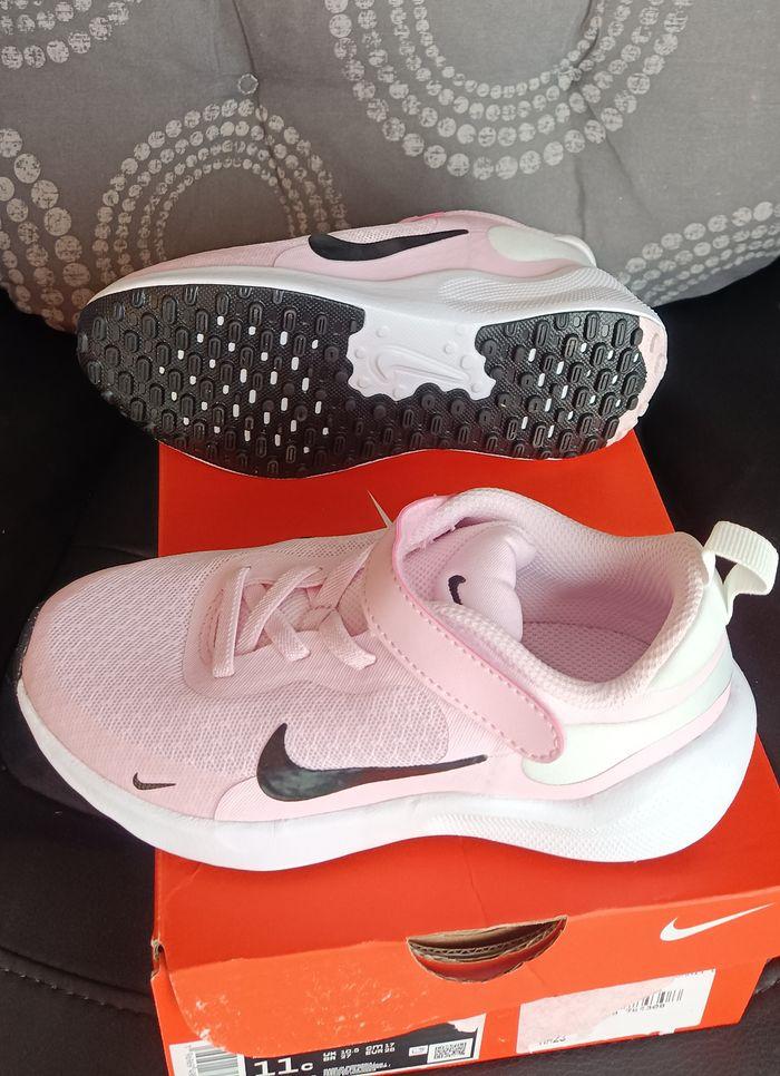 Baskets enfant, Nike Révolution 7, taille 28. Neuves - photo numéro 4