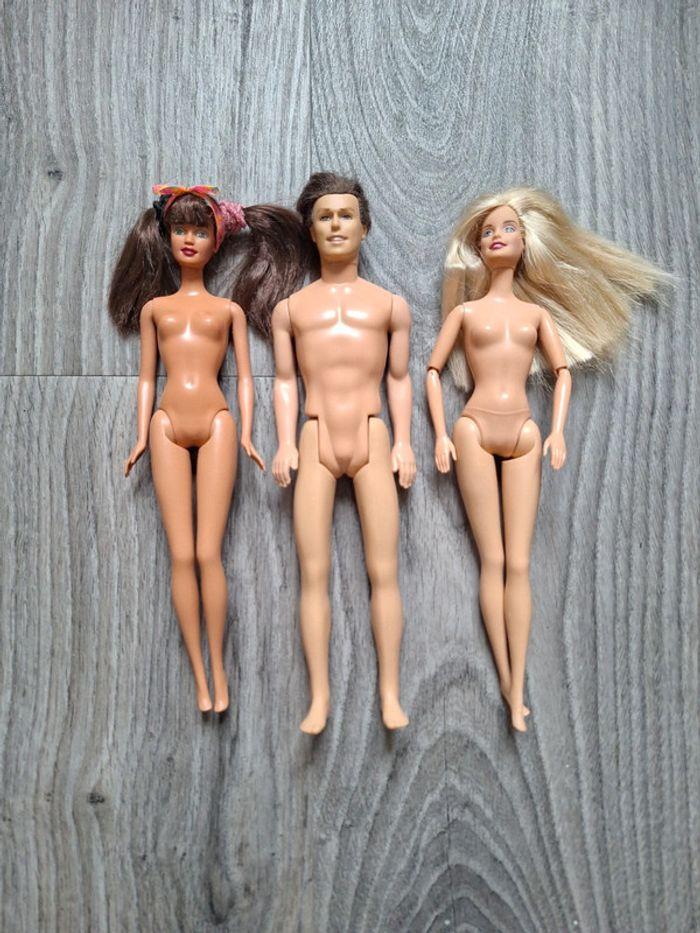 Barbies lot de 3 + vêtements - photo numéro 3