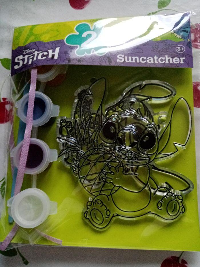 Lot de 2 suspensions à peindre stitch neuf