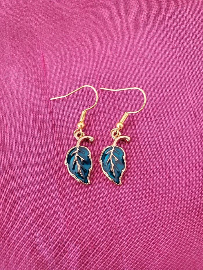 Boucles d'oreilles feuilles bleue doré pendante