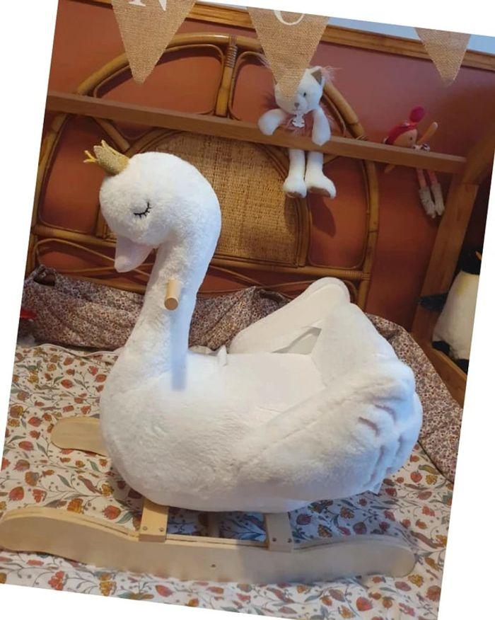 Cygne à bascule - photo numéro 1