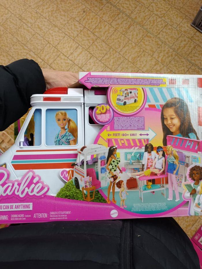 Barbie véhicule médicale