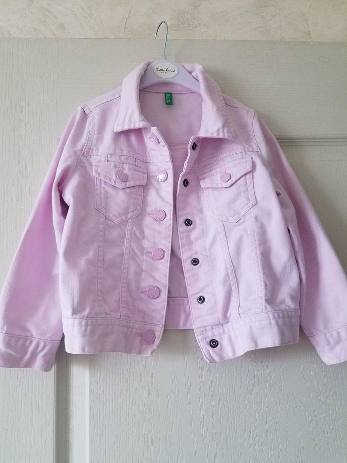 Veste en jean rose Benetton fille 3/4 ans tbe - photo numéro 1