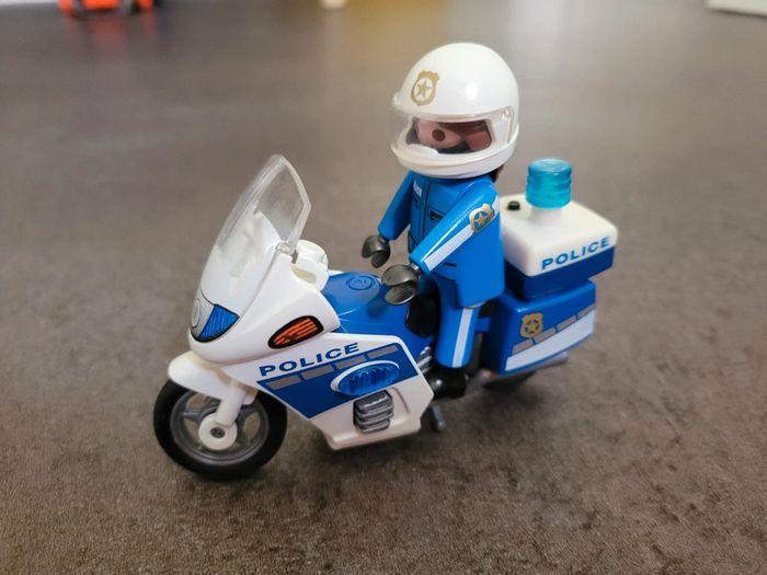 Playmobil 6923 Moto Policier avec Gyrophare - photo numéro 2