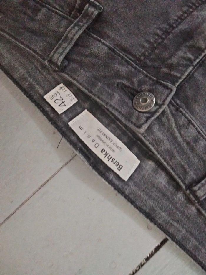 Magnifique jean Bershka taille 42 - photo numéro 4