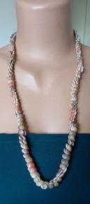 Collier sautoir en perles de coquillages