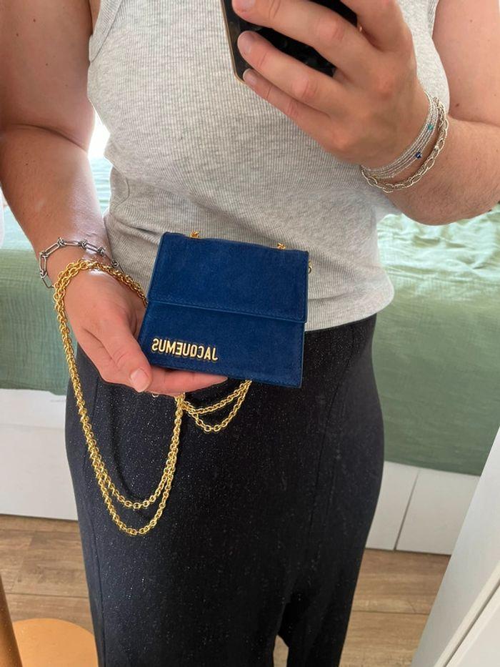 Sac Jacquemus en daim bleu électrique chaîne doré Le piccolo - photo numéro 11