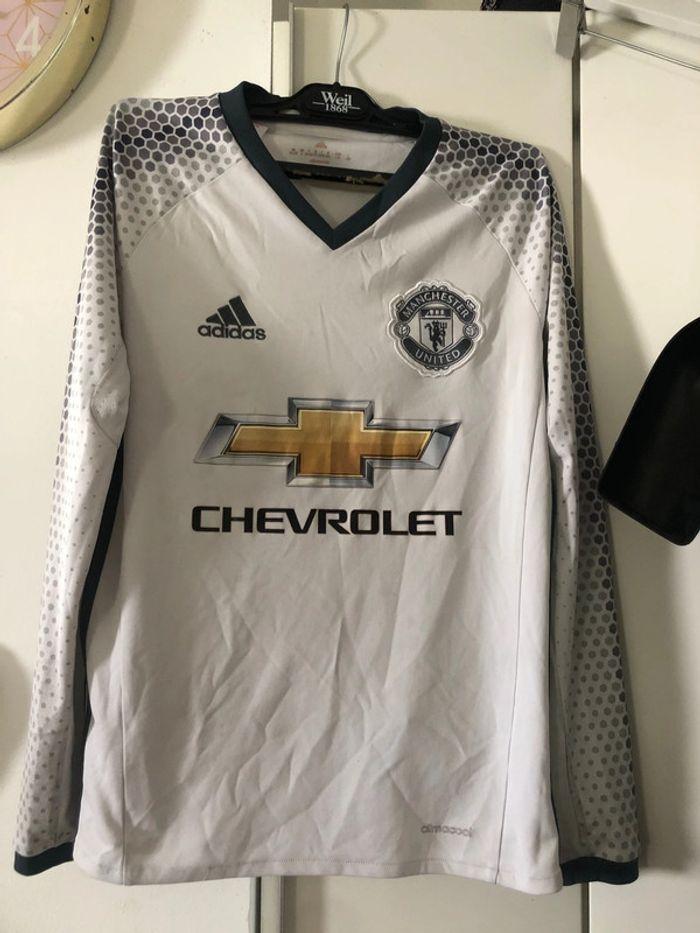 Maillot adidas Manchester United . 13- 15 ans - photo numéro 1