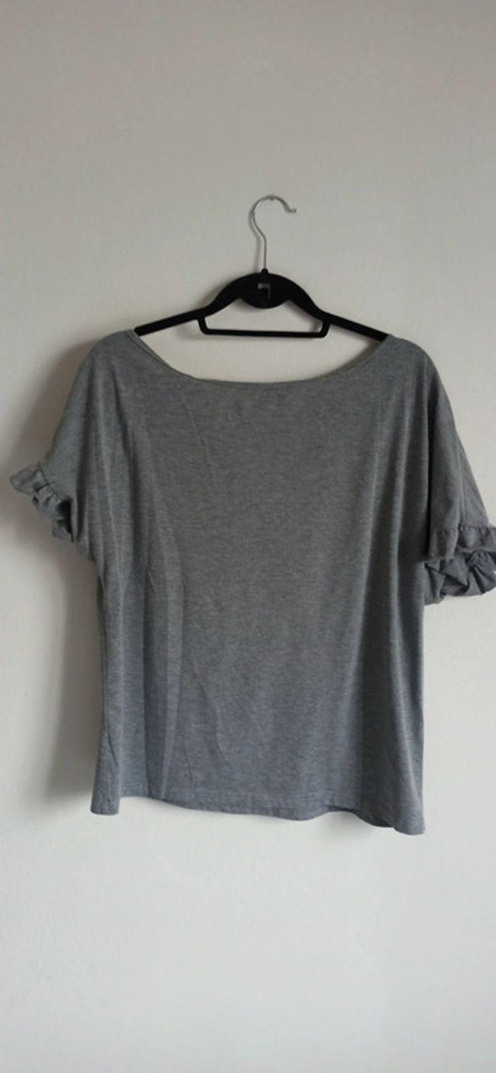 T-shirt gris ruban bleu - photo numéro 3