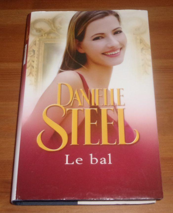 Le bal de Danielle Steel roman - photo numéro 1