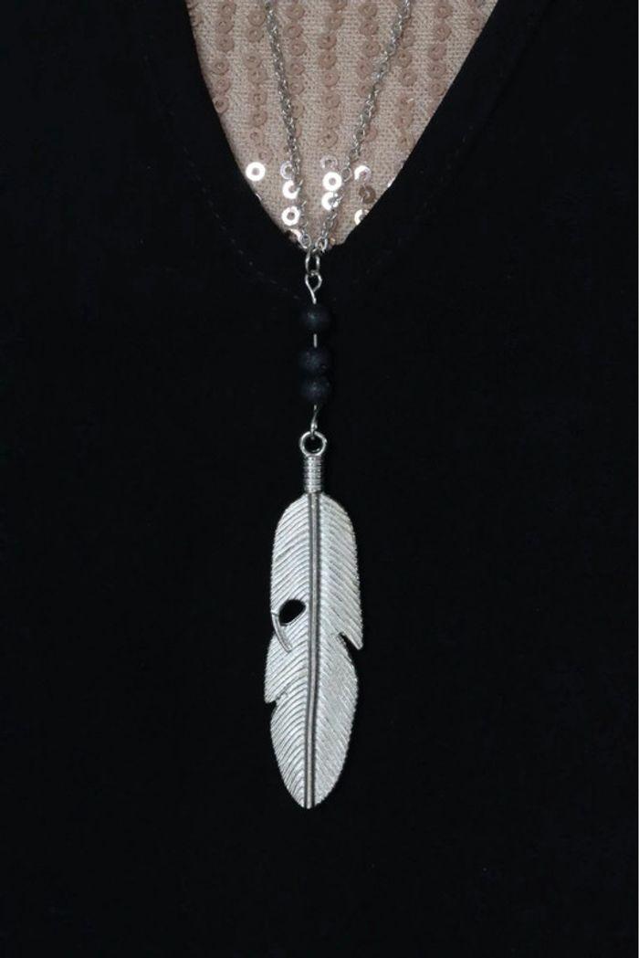 Collier pendentif feuille argenté neuf