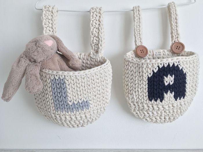 Panier rangement accroché au lit de bébé - photo numéro 3