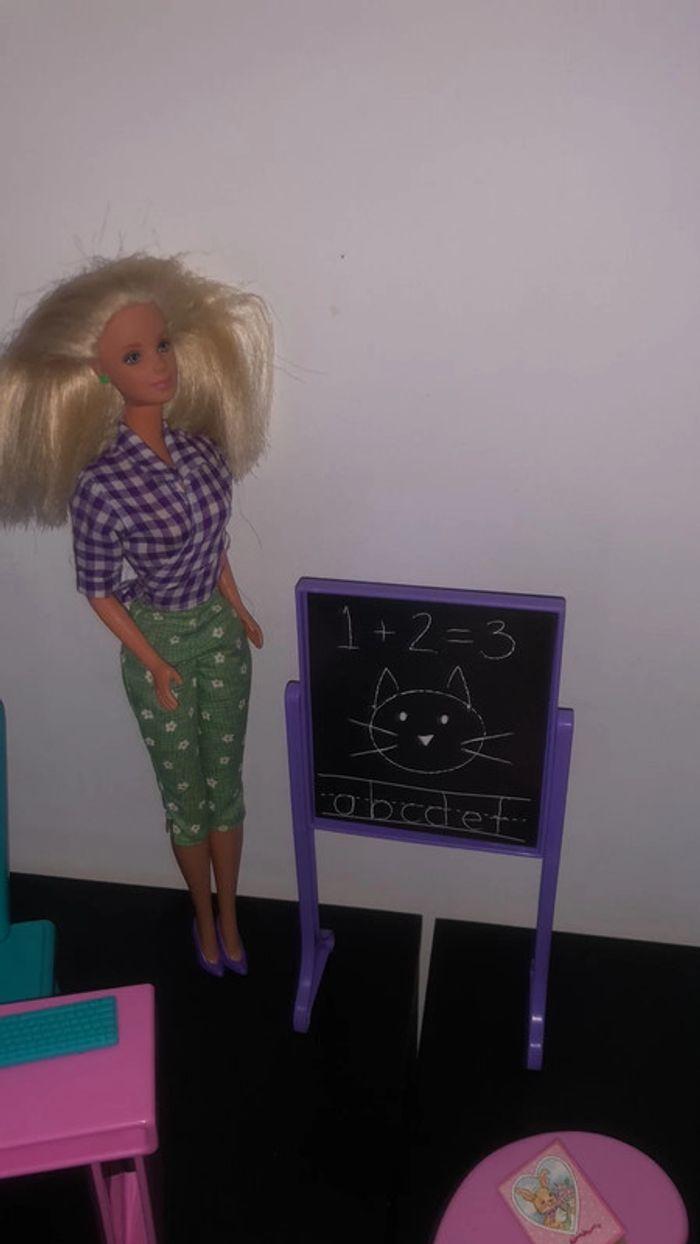 Barbie maîtresse d’école - photo numéro 2