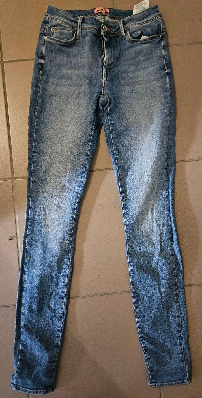 Jeans taille 36 - photo numéro 1