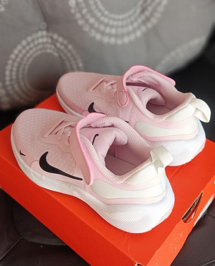 Baskets enfant, Nike Révolution 7, taille 28. Neuves - photo numéro 3