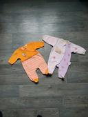 Lot de 2 pyjamas velours taille 1 mois très bon état