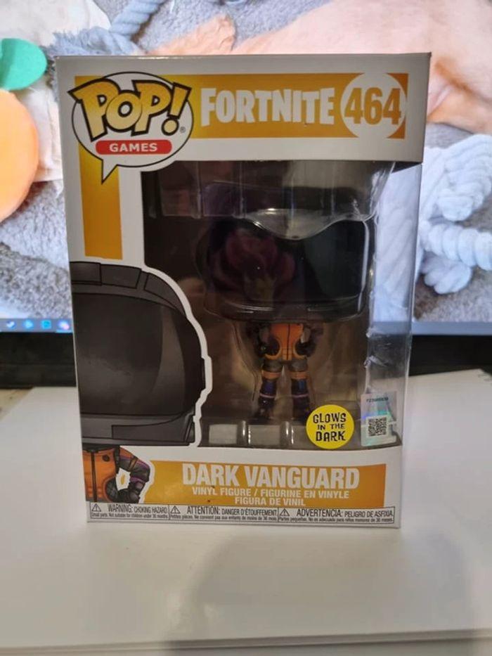 Funko pop ! Fortnite - Dark Vanguard # 464  GITD - photo numéro 1