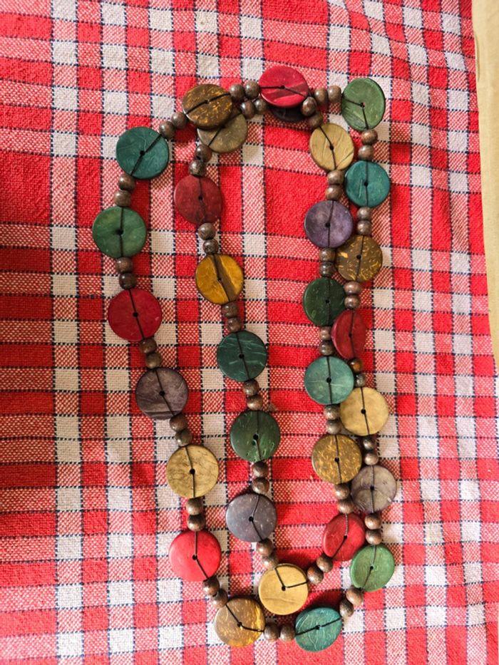 Collier en bois coloré - photo numéro 3