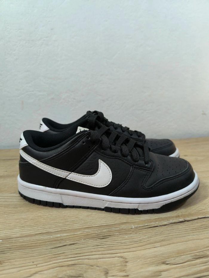 Baskets Nike dunk low blanches et noires pointure 37,5 neuves sans boîte - photo numéro 2