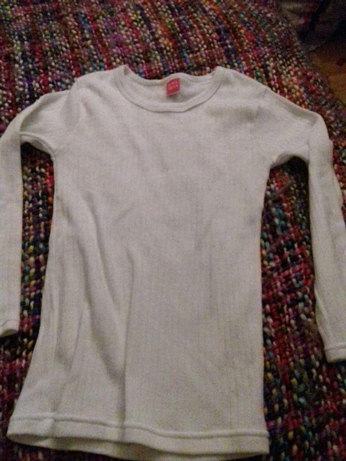 T shirt enfant sous pull tbe taille 5 6 ans - photo numéro 2