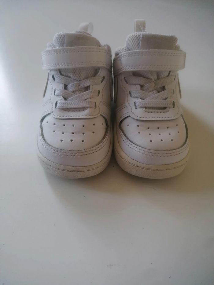 Baskets Nike blanches enfant - photo numéro 2